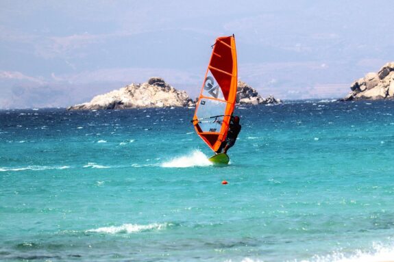 windsurfing-7281337_960_720.jpg